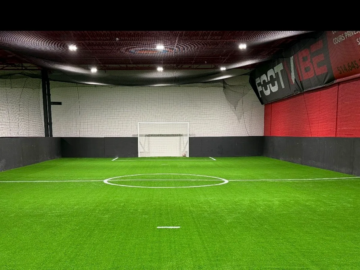 Terrain de soccer intérieur FootVibe à Montréal-Est